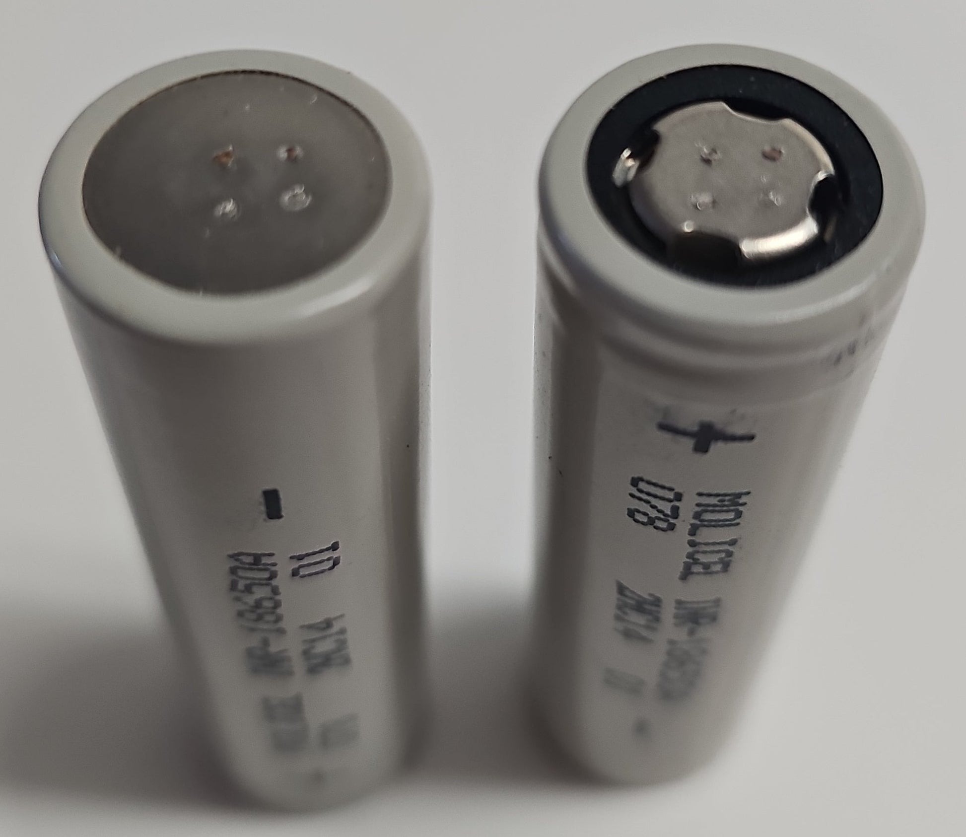 Molicel P26A Positive & Negitve Terminal Close Up